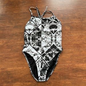 BLACK AND WHITE RETIRED PRINT JOLYN SIZE 30